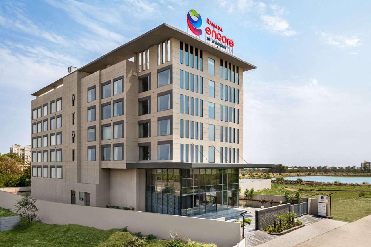 Ramada Encore By Wyndham Indore Nipania Exterior foto
