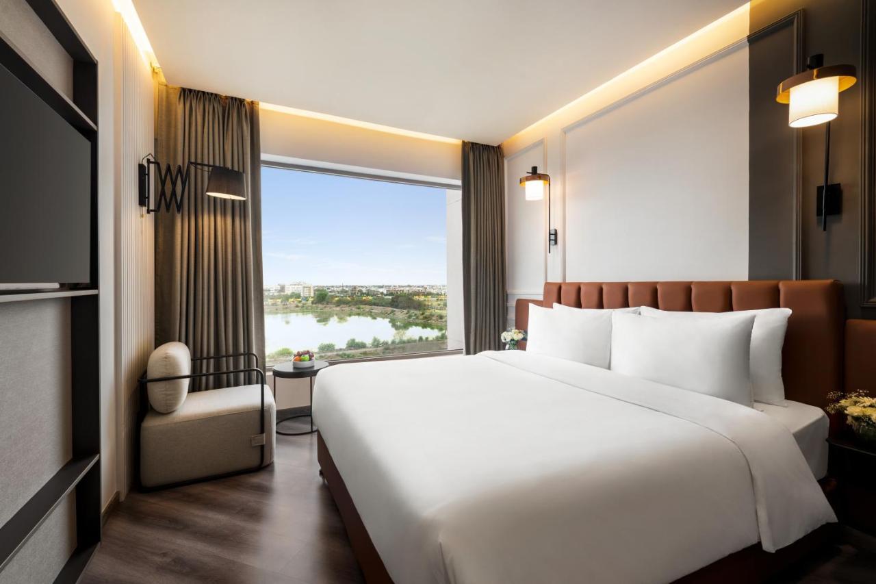Ramada Encore By Wyndham Indore Nipania Exterior foto